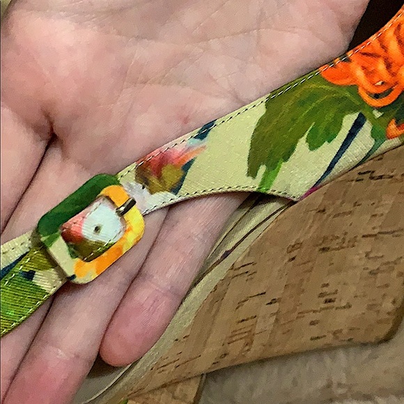 Nine West floral wedges - Picture 3 of 7